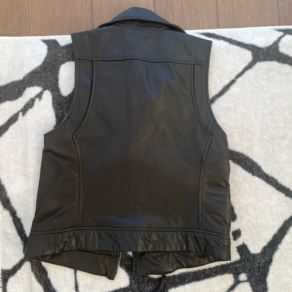 Scoop NYC Leather Vest. Size Small - Picture 2 of 3